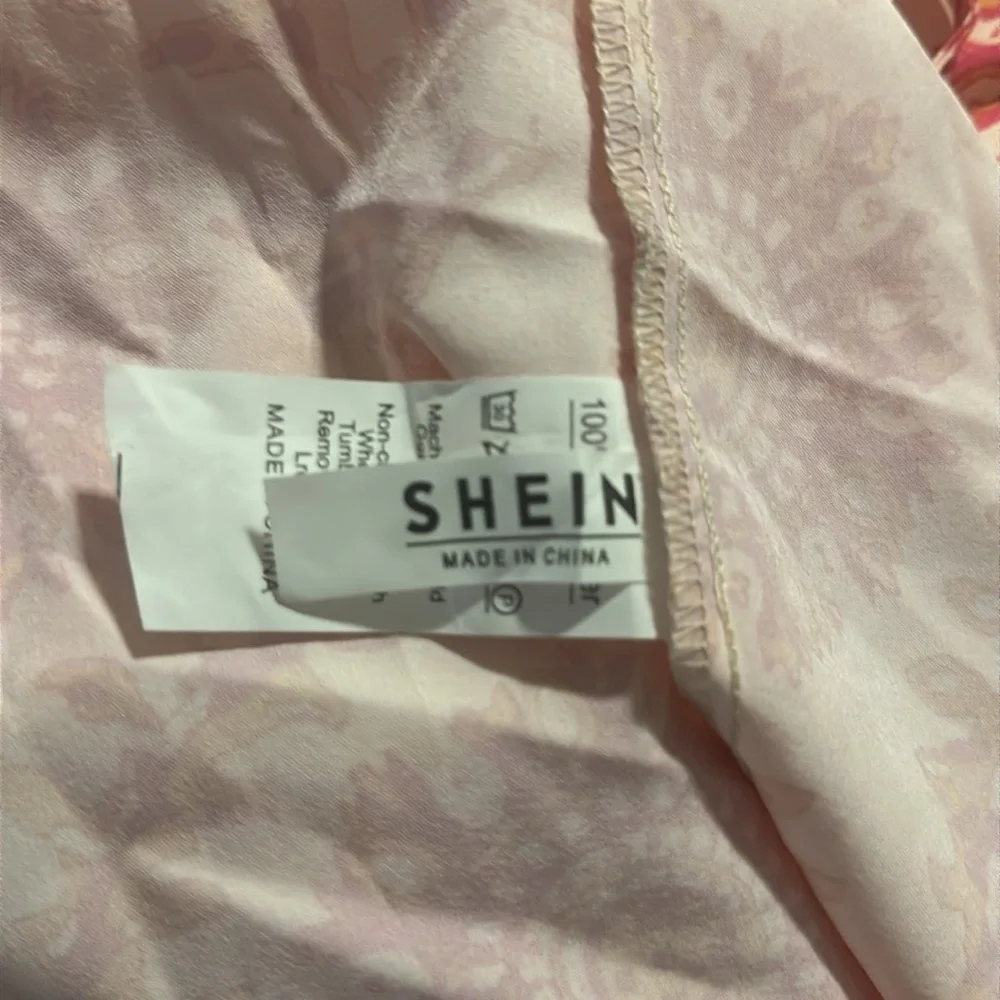 Shein soft butter yellow with orange and hot pink designs wrap dress. Size large - Picture 4 of 5